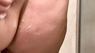 Zara Peeing After Taking a Shower