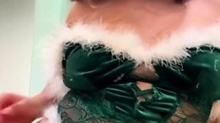 Leedah ASMR - Showing off her goods and petting her pussy