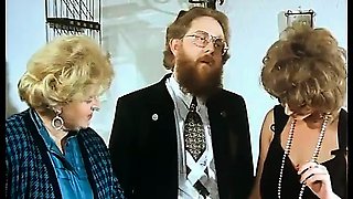 Bearded retro man enjoys a hairy pussy