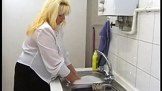 Pregnant blonde lady gets plowed in the kitchen