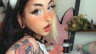 Tight ass kinky blode with big boobs masturbates outdoor