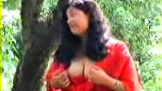 Indian aunty big boobs riding and bouncing