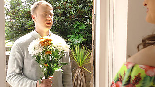 Tall British MILF Aurora Goes on Blind Date with a Young Guy