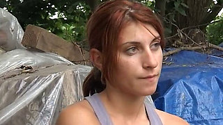 Lesbischer Sex Im Wald Mit Anschliessendem Blowjob Mit Einem Fremden (bw)