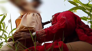 kheton mein sex Kiya Badi gand ke sath do barik jungle mein kam aadmi xxx