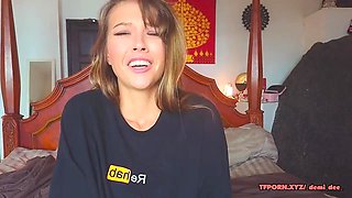 Hot glamour babe webcam solo