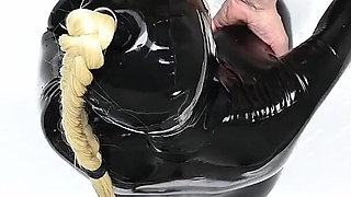 Latexdoll Handjob