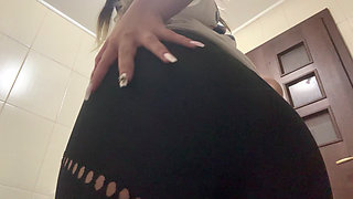 Farting in Very Tight Leggings
