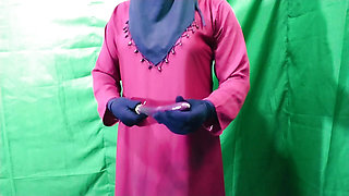 Muslim hijabi wife is satisfying her sexuality with eggplant and talking dirty