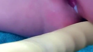 Creamy yoga pants squirt & toying