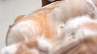 Lisa Nuta in the Shower