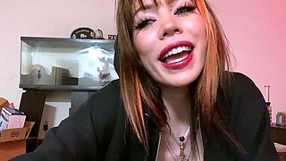 Blonde amateur gives webcam show with toys