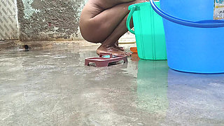 Sexy Bhabhi Nude Bath Viral Video