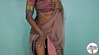 Desi cougar Bhabhi enjoys her summer treat in a sexy way