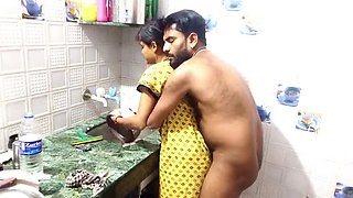 Hot Indian Girl Aalox Fucked Hard in Kitchen - Desi Sex Mumbai