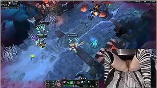 Im Back! Gamer Girl Playing Naked In Bed League Of Legends #20 Luna