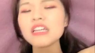 Domestic female anchor, a bunny girl, thrust on the sofa first, after taking a shower in the bathroom, the girl flirted with oral sex, wanted it again