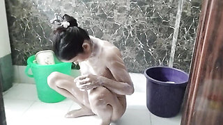College girl ka bathroom MMS video viral