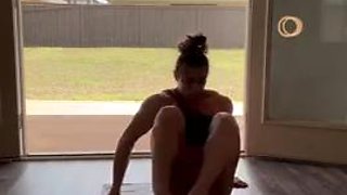 Stretch with Simone Steele