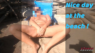 Beach in Cap d'Agde - She dildos her pussy in front of strangers - Exhibition