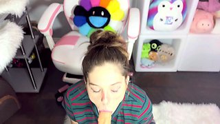 Webcam fun mature brunette with toys cum on cam