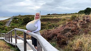 Blonde is flashing her big boobs in the outdoors