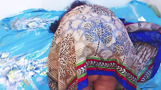 Moti Gand Vali Hot Aunty go to Hotel For sex - A stranger guy enter her hotel room and she give me condom & start rough fuck