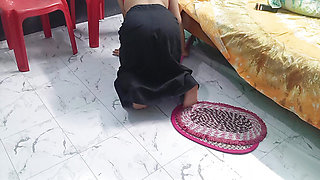 House owners sex with servant when clean his room