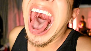 Huge mouth fetish featuring Colombian solo gay twink Dreichwe