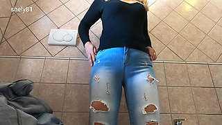 Try Skinny Jeans.the Stepsister Big Ass Struggles to Fit Her Booty Inside Her Jeans
