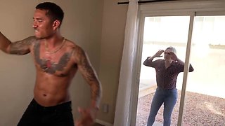 Dee Williams - Annoyed Cougar Ends Up Seducing Younger