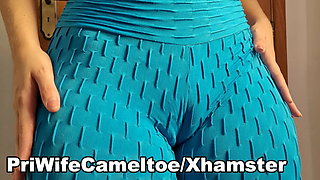 Hot wife&#039;s cameltoe in gym leggings