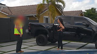 Steaming-hot Elizabeth Skylar enjoys hardcore sex with Gi Joey