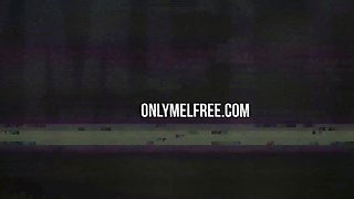 horny amateur preggo fingering snatch in this homemade solo