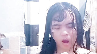 Filipina Babe Plays While on Secret Video Call