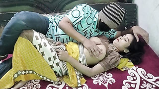 Desi hot bhabhi ka sharee utat ke pel diya