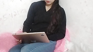 Bhabhi ko ghar bula kar bra khol ke chod diya