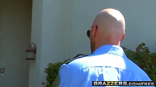Brazzers - (Abigail Mac, Johnny Sins) - a domestic dicking