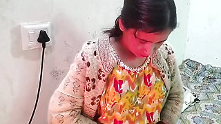 Muslim girl ko ghar par bulakr hotel me jabar dasti pela