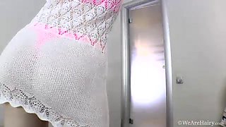 Malta strips naked on her bed to show off hot body - WeAreHairy