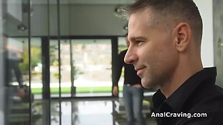 Große Titten - Breasted Beauty Seduces Two Behind The Glass