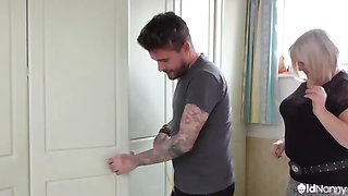 Mature Curvy Beauty Get Rough With Horny Guy - AGEDLOVE