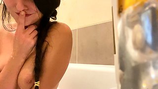 Amateur Webcam Cute Teen Plays Solo with Big