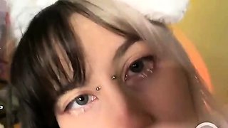 Hot amateur teen girl toying pussy in bed on webcam