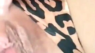 MILF Tremendo Chocho Jugoso Con Clitoris Grande Usando Juguetes En Primer Plano