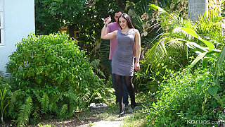 Cheating MILF Sheena Ryder gets rough outdoors