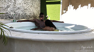 Big Ass Girlfriend Gets Fucked by Big BBC in Outdoor Jacuzzi