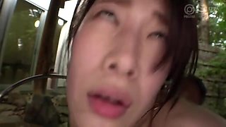 巨乳美人妻が混浴露天風呂でフェラしまくりの淫らな乱交セックス