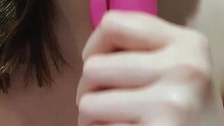 Cute amateur webcam teen girl toying pussy on webcam