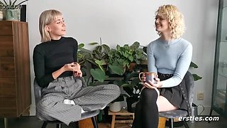 Blonde Amateur Eats Pussy For The First Time - Lesbian Action